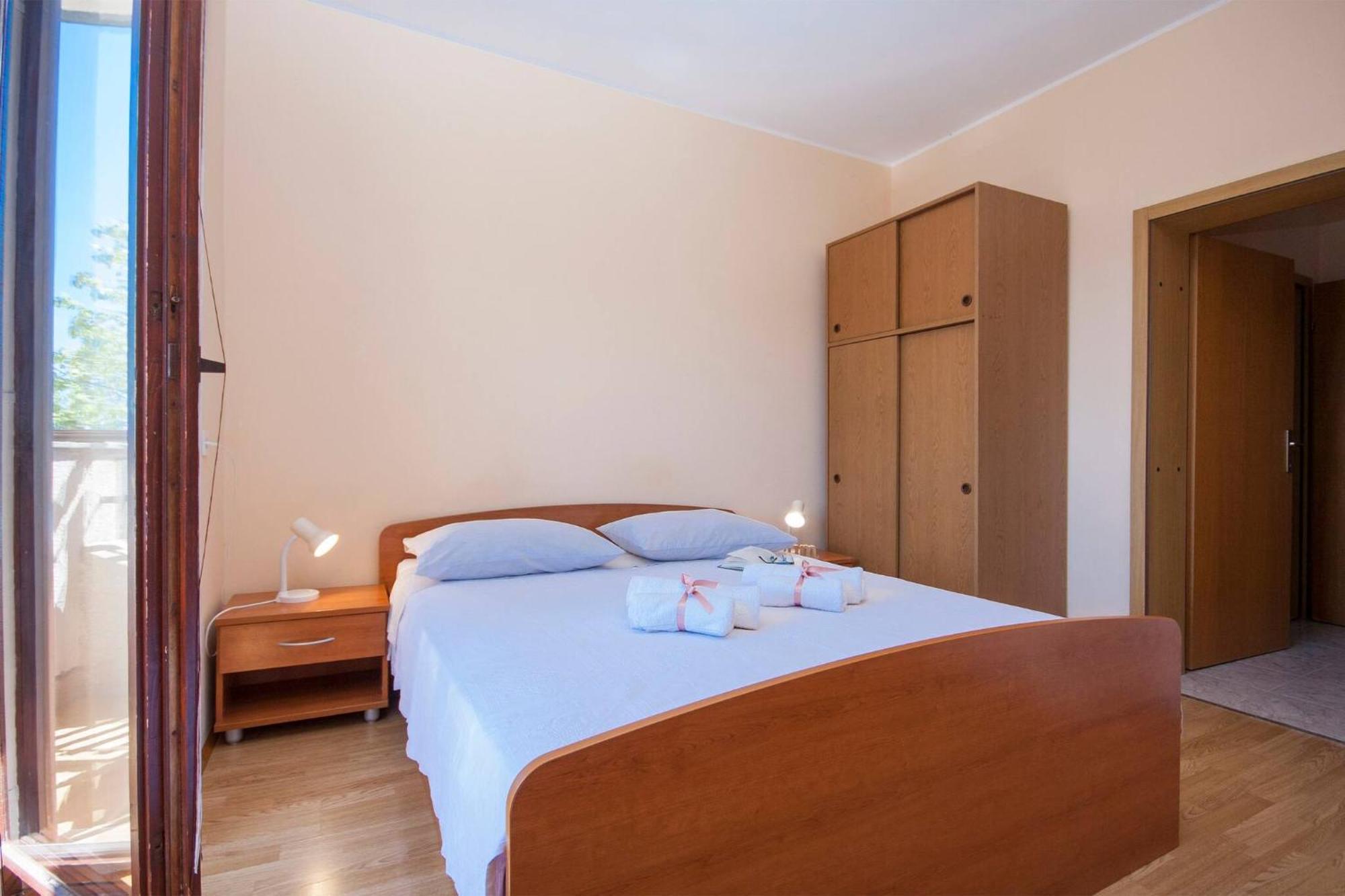 Family Apartments & Rooms Mikelin Primošten Exterior foto